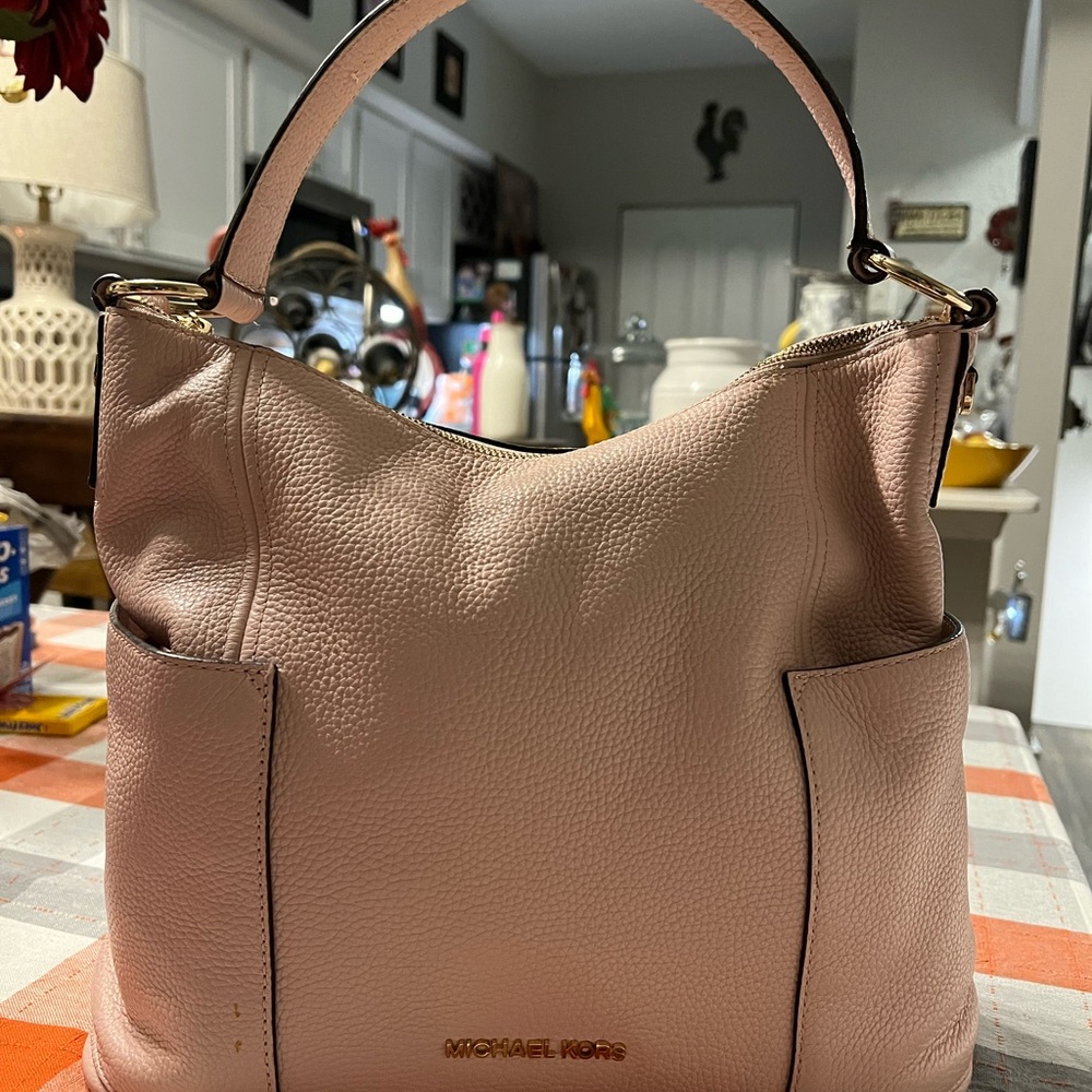 Beautiful Michael Kors purse like new only used a few times